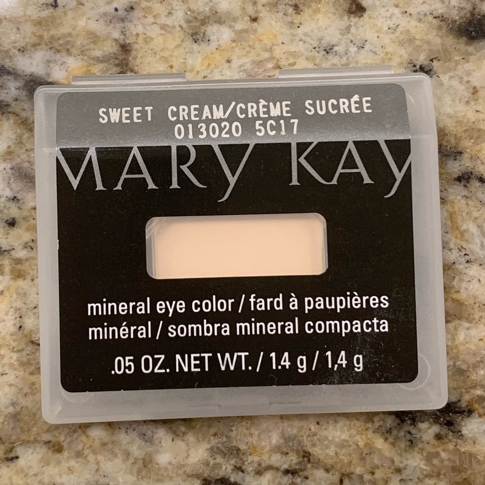 Mary Kay Sweet Cream eyeshadow eye color